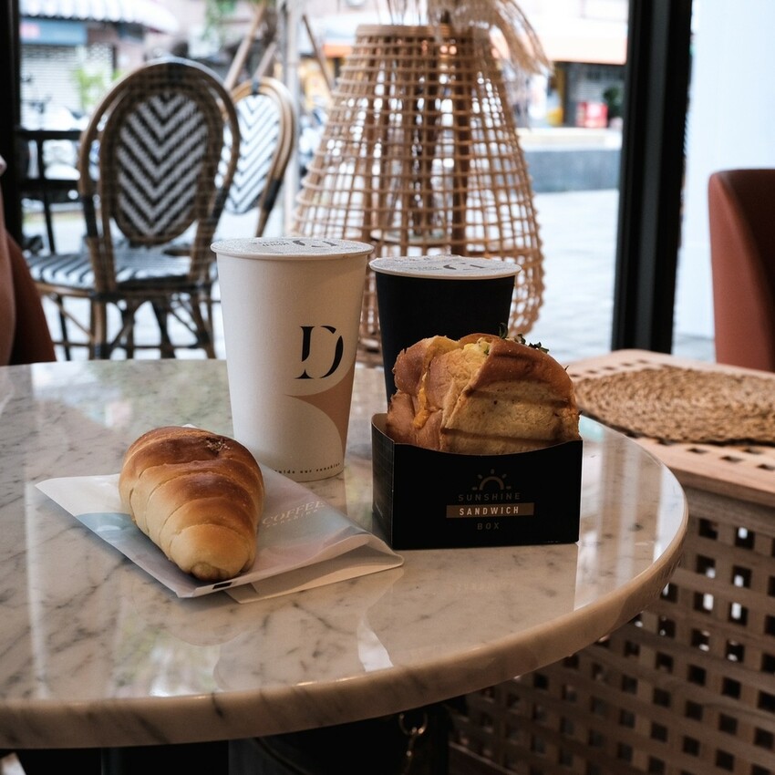 【台南 東區】早起人的福音MINI.D COFFEE 崇德館 落地窗採光的小清新咖啡館