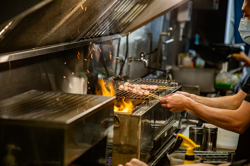 暮樂町居酒屋|零負評!炭火燒烤超好吃,新開幕小清新文青居酒屋