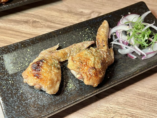 ＋（板橋居酒屋）暮樂町居酒屋～現烤柚香雞皮、香噴噴菇菇炒飯、