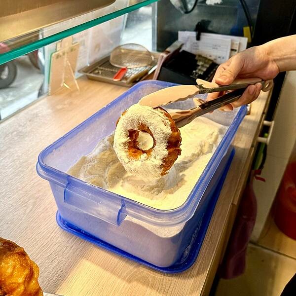 中原夜市旁‧銅板美食下午茶‧就用台式鮮奶脆皮鮮奶甜甜圈滿足你