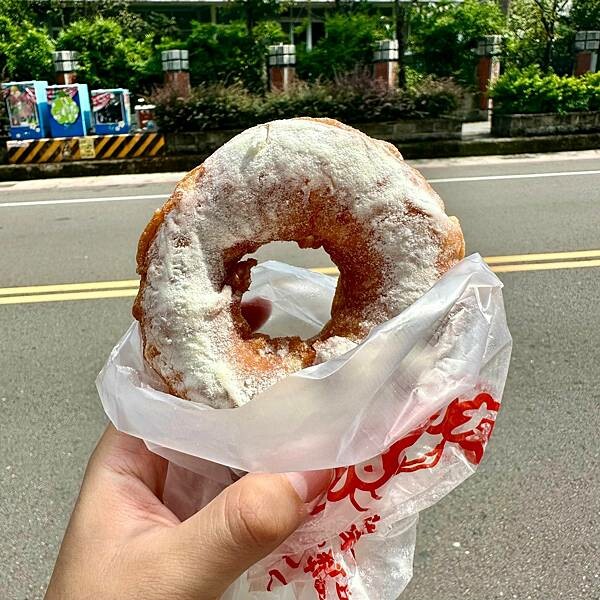 中原夜市旁‧銅板美食下午茶‧就用台式鮮奶脆皮鮮奶甜甜圈滿足你