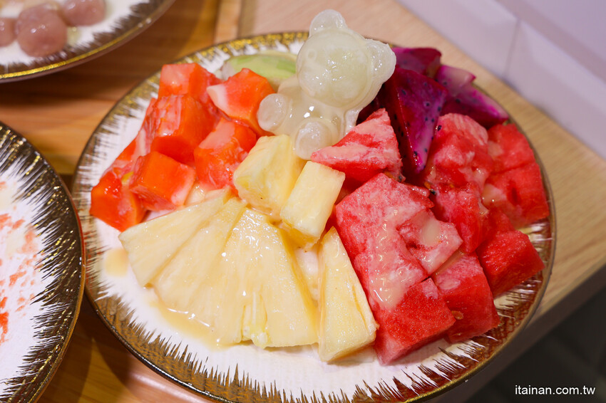 吃冰也可以品嘗新鮮原始的自然果味~天然水果創意冰品+復古番茄蜜餞冰、刨冰、雪花冰、泡麵、鍋燒、吐司通通有!台南文青網美冰店「阿順冰菓室」 @台南好Food遊