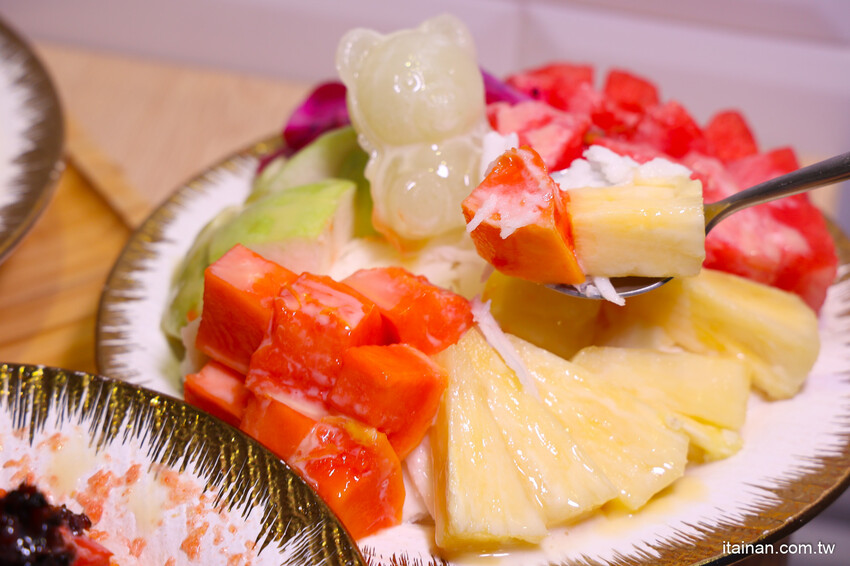 吃冰也可以品嘗新鮮原始的自然果味~天然水果創意冰品+復古番茄蜜餞冰、刨冰、雪花冰、泡麵、鍋燒、吐司通通有!台南文青網美冰店「阿順冰菓室」 @台南好Food遊