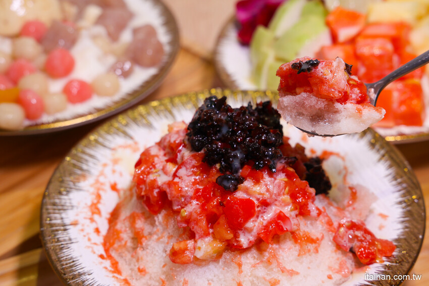 吃冰也可以品嘗新鮮原始的自然果味~天然水果創意冰品+復古番茄蜜餞冰、刨冰、雪花冰、泡麵、鍋燒、吐司通通有!台南文青網美冰店「阿順冰菓室」 @台南好Food遊