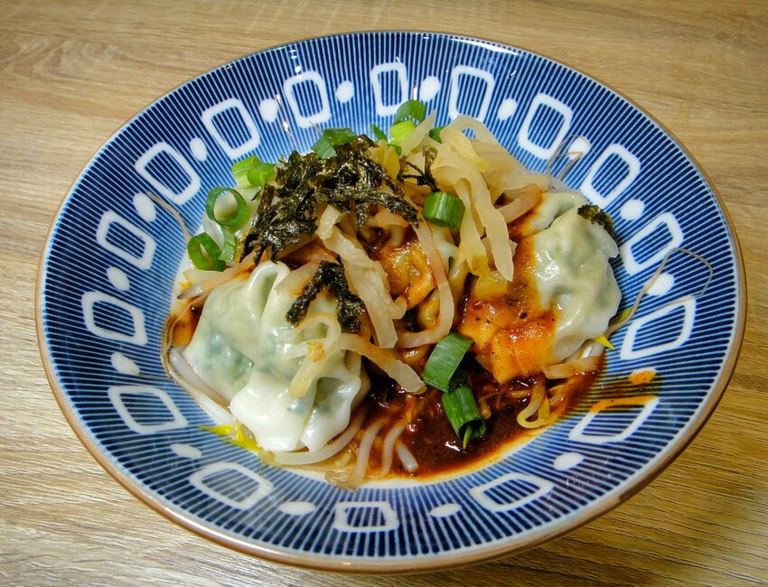 【美食】「裕鼎舖」三重蔥油餅推薦、三重銅板美食推薦，手工水餃、大餛飩、吉古拉湯好美味 (附菜單)