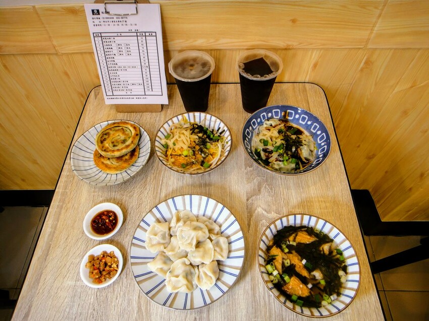 【美食】「裕鼎舖」三重蔥油餅推薦、三重銅板美食推薦，手工水餃、大餛飩、吉古拉湯好美味 (附菜單)