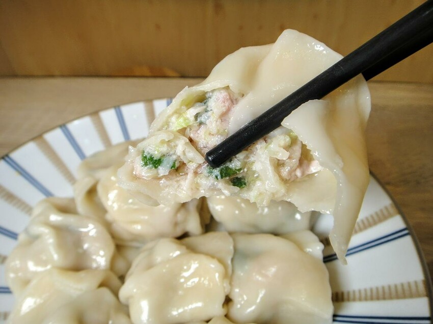 【美食】「裕鼎舖」三重蔥油餅推薦、三重銅板美食推薦，手工水餃、大餛飩、吉古拉湯好美味 (附菜單)