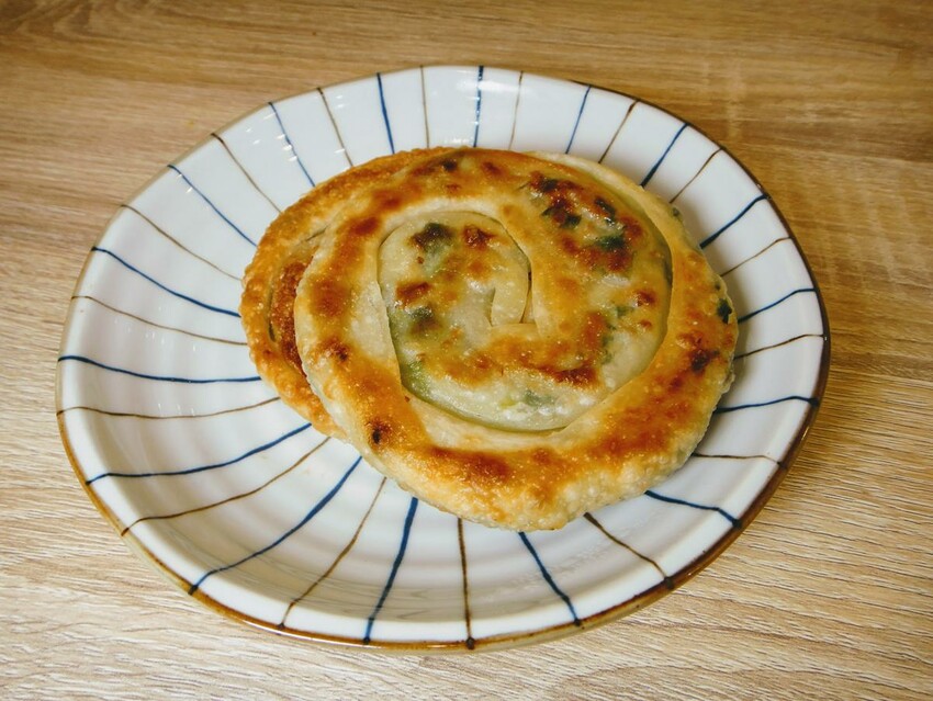 【美食】「裕鼎舖」三重蔥油餅推薦、三重銅板美食推薦，手工水餃、大餛飩、吉古拉湯好美味 (附菜單)