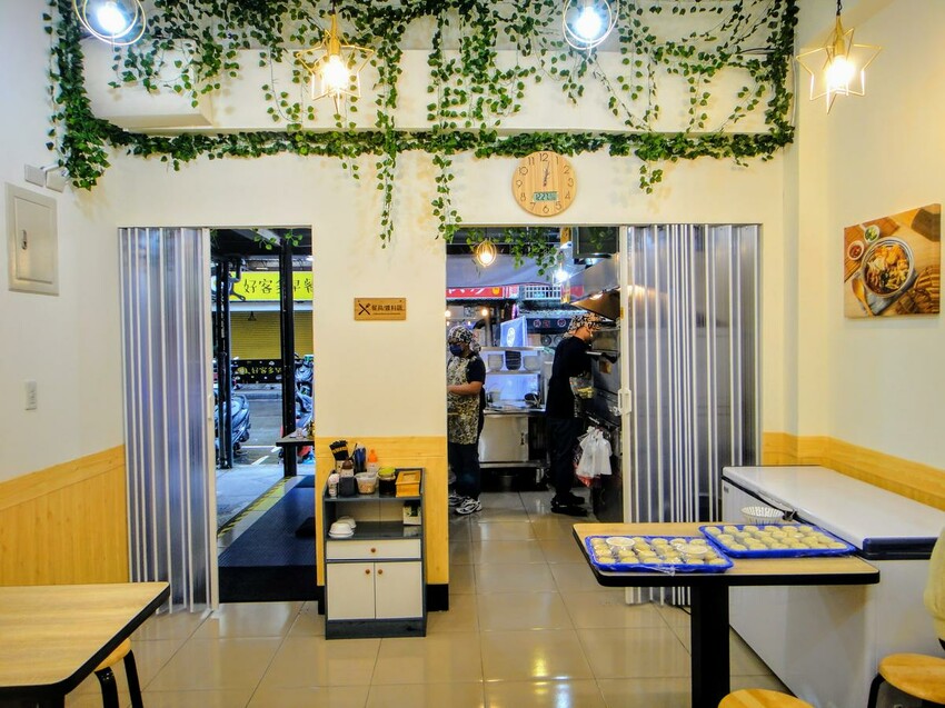 【美食】「裕鼎舖」三重蔥油餅推薦、三重銅板美食推薦，手工水餃、大餛飩、吉古拉湯好美味 (附菜單)