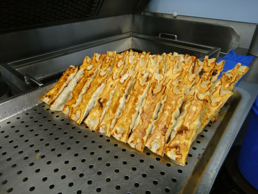 【美食】「佳佳香鍋貼幸福店」新莊鍋貼推薦、新莊銅板美食推薦，捷運幸福站美食推薦 (附菜單)