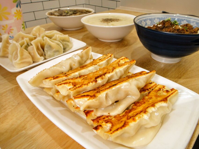 【美食】「佳佳香鍋貼幸福店」新莊鍋貼推薦、新莊銅板美食推薦，捷運幸福站美食推薦 (附菜單)