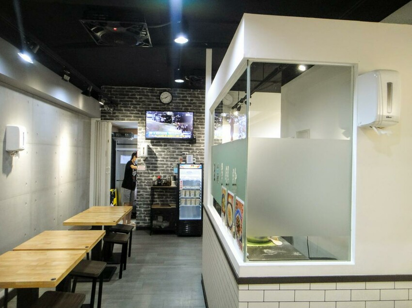 【美食】「佳佳香鍋貼幸福店」新莊鍋貼推薦、新莊銅板美食推薦，捷運幸福站美食推薦 (附菜單)