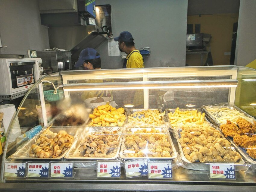 【美食】「吮指王 KING 新店三民店」，新店炸雞推薦、新店雞排推薦、耕莘醫院美食推薦 (附菜單)