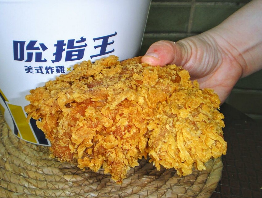 【美食】「吮指王 KING 新店三民店」，新店炸雞推薦、新店雞排推薦、耕莘醫院美食推薦 (附菜單)