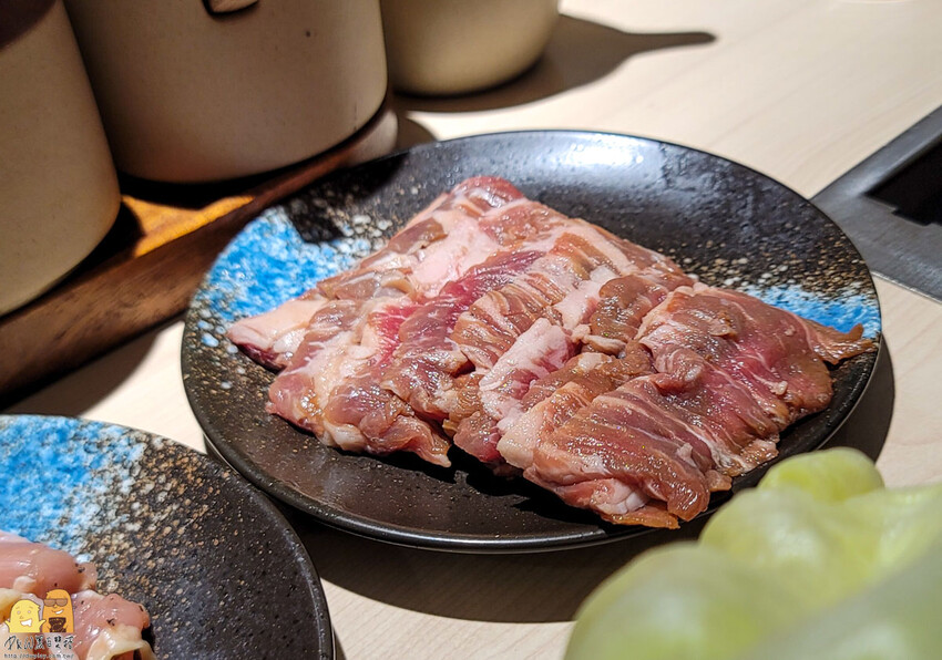台北東區平價個人燒烤-燒肉政宗YAKINIKU MASAMUNE，路易奇電力公司新品牌，推美國熟成橫膈膜跟月見雞肉棒子