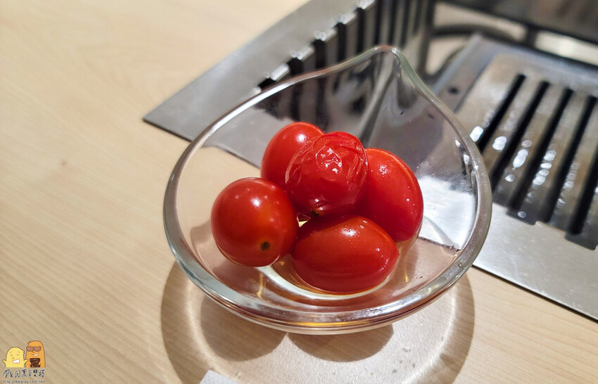 台北東區平價個人燒烤-燒肉政宗YAKINIKU MASAMUNE，路易奇電力公司新品牌，推美國熟成橫膈膜跟月見雞肉棒子