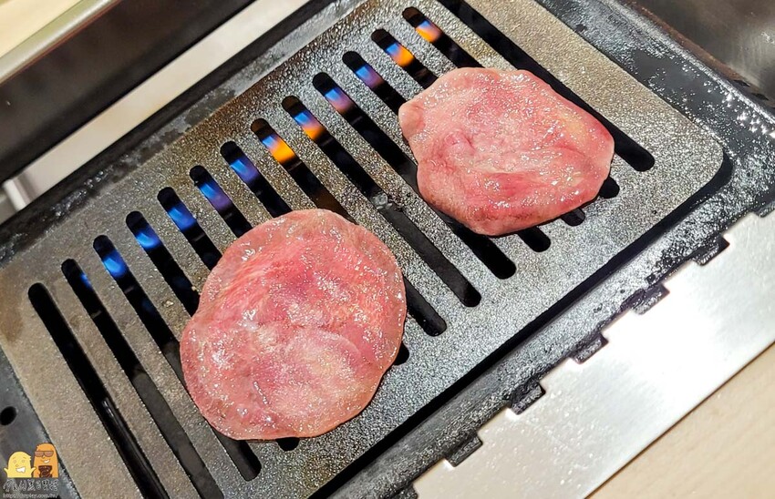 台北東區平價個人燒烤-燒肉政宗YAKINIKU MASAMUNE，路易奇電力公司新品牌，推美國熟成橫膈膜跟月見雞肉棒子