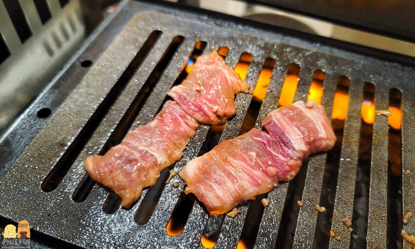 台北東區平價個人燒烤-燒肉政宗YAKINIKU MASAMUNE，路易奇電力公司新品牌，推美國熟成橫膈膜跟月見雞肉棒子