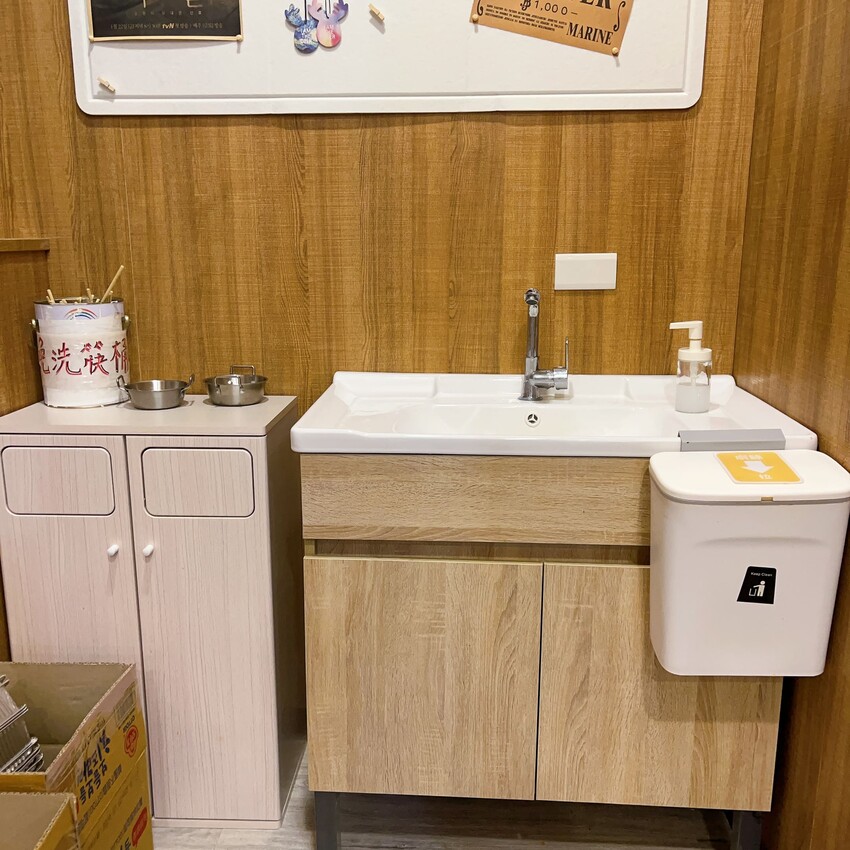 全台第一間24小時無人韓式拉麵店就開在中壢，半夜肚子餓來這裡吃就對了，滿滿的韓韓式泡麵你選