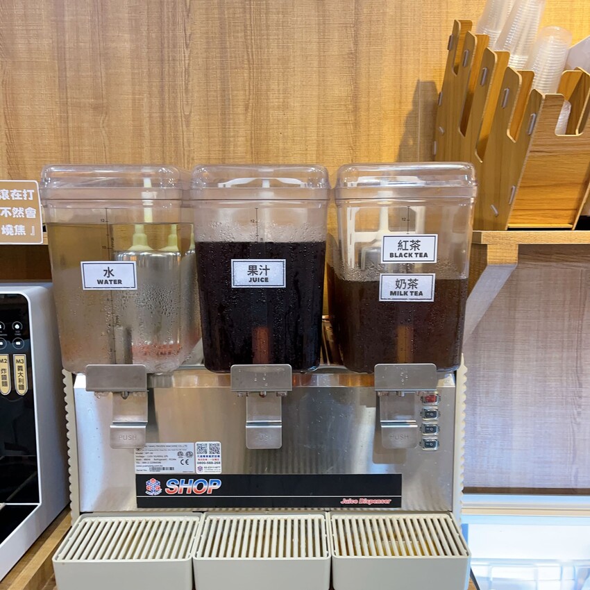 全台第一間24小時無人韓式拉麵店就開在中壢，半夜肚子餓來這裡吃就對了，滿滿的韓韓式泡麵你選