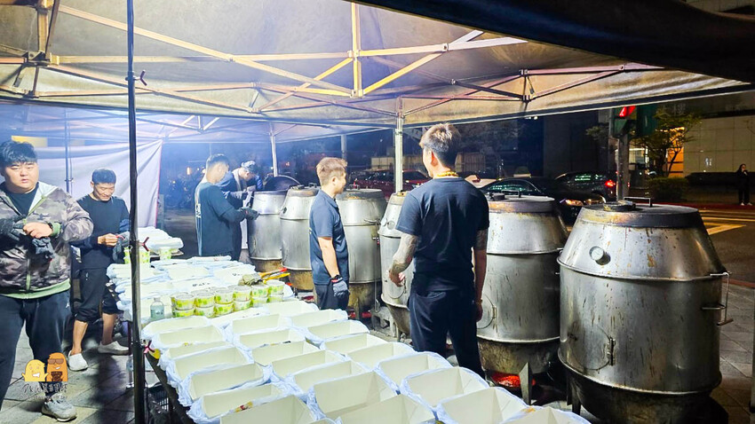 宜蘭縣壯圍鄉大仁哥蔗香脆皮桶仔雞開箱!全省巡迴風靡網路團購烤雞，教你如何訂購烤雞