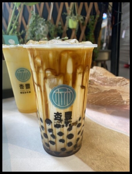 【台中綠豆沙/綠豆沙牛奶推薦】台中老牌綠豆沙【杏豐/双木林 綠豆沙牛奶】在東興路上開了全新門市啦!杯杯