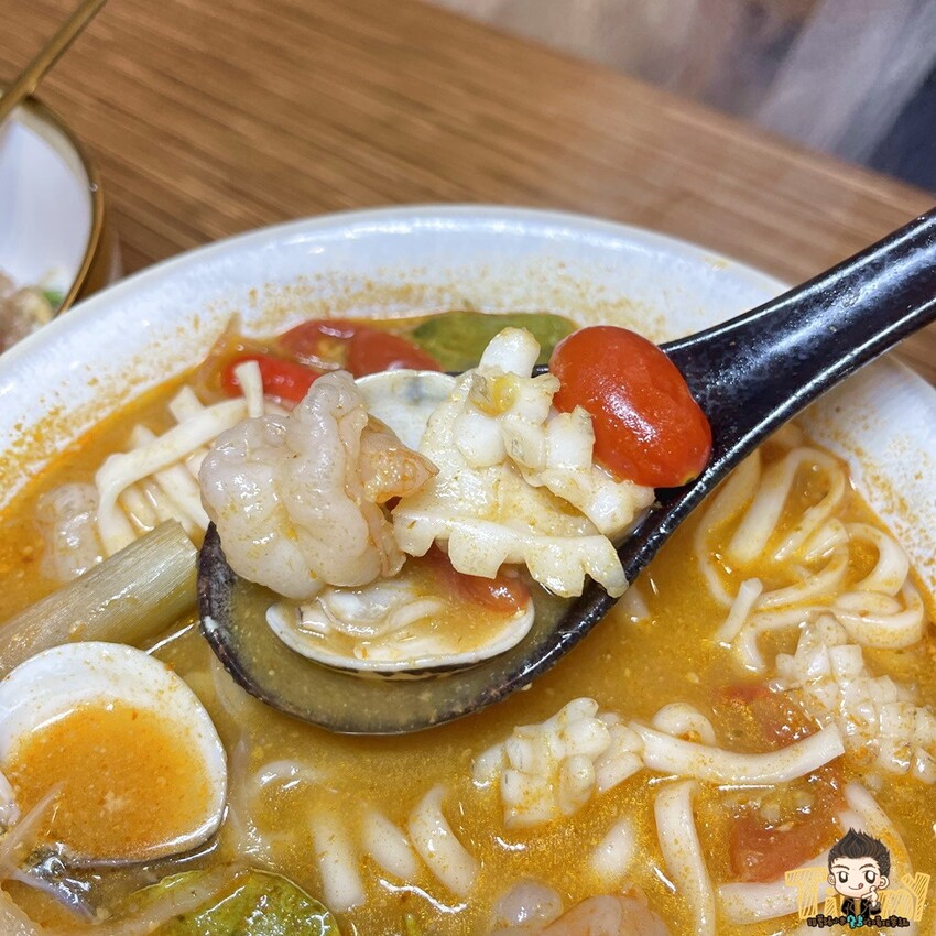 小資族百來元就能吃到現點現做泰式簡餐😎