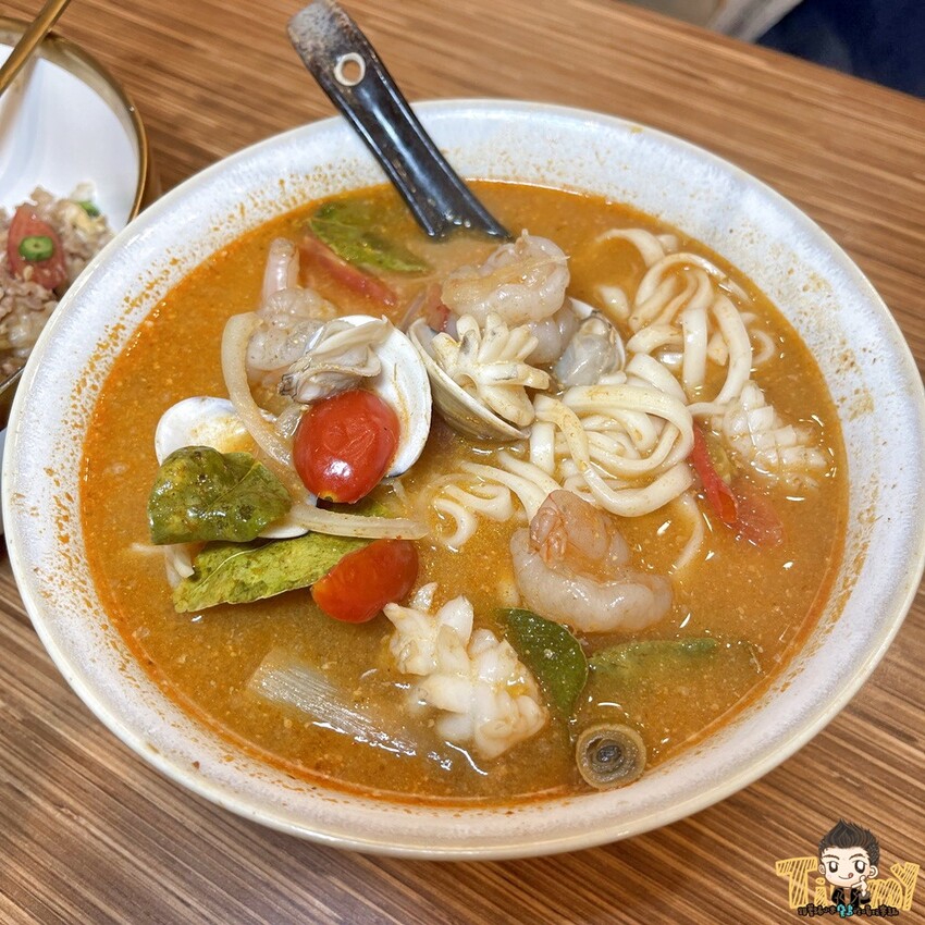 小資族百來元就能吃到現點現做泰式簡餐😎