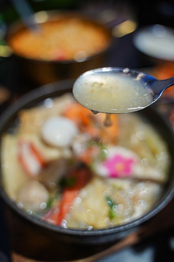 高雄美食|海陸豆腐鍋配料豐富/大遠百美食街韓式料理推薦/梨花