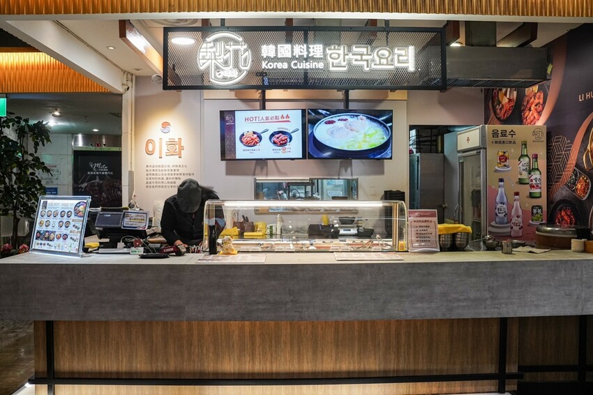 高雄美食|海陸豆腐鍋配料豐富/大遠百美食街韓式料理推薦/梨花