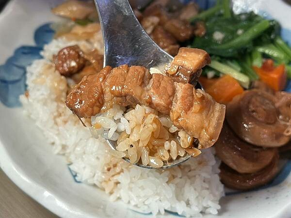 (三重便當)柴霸煮~2023新開幕三重便當新選擇!蒜泥白肉量 (三重便當)柴霸煮~2023新開幕三重便當新選擇!蒜泥白肉量