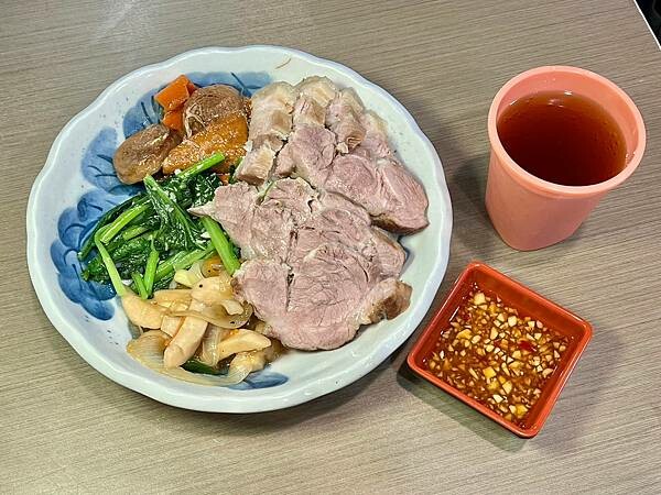 (三重便當)柴霸煮~2023新開幕三重便當新選擇!蒜泥白肉量 (三重便當)柴霸煮~2023新開幕三重便當新選擇!蒜泥白肉量