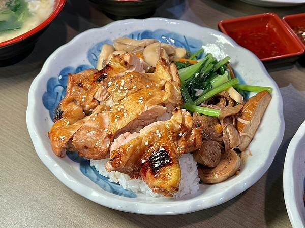 (三重便當)柴霸煮~2023新開幕三重便當新選擇!蒜泥白肉量 (三重便當)柴霸煮~2023新開幕三重便當新選擇!蒜泥白肉量