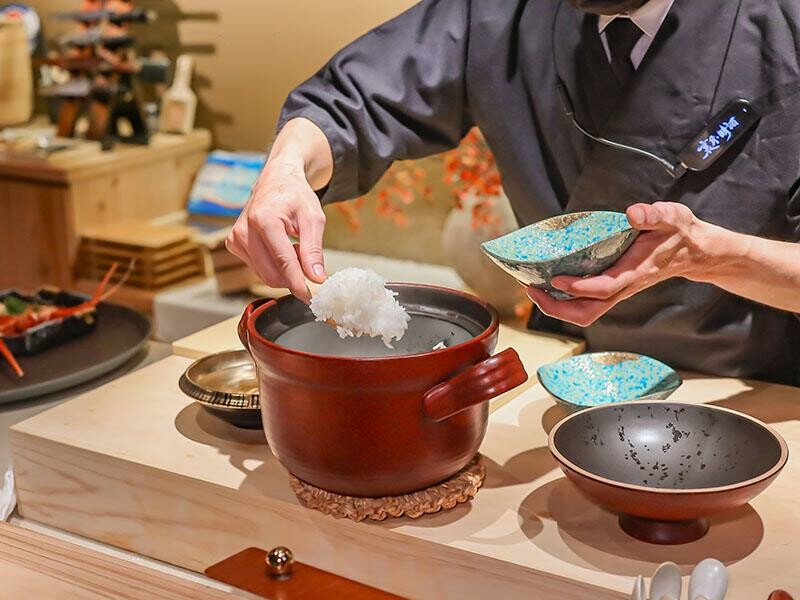 竹北裏月·晴酒新體驗:日式靜謐環境中品味中式料理。