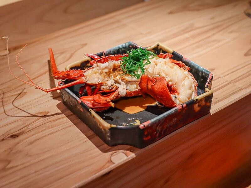 竹北裏月·晴酒新體驗:日式靜謐環境中品味中式料理。