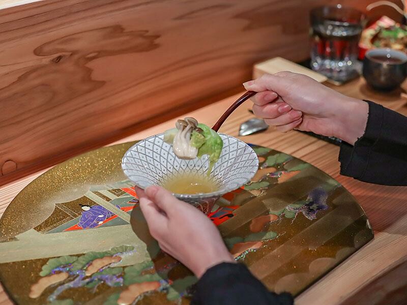 竹北裏月·晴酒新體驗:日式靜謐環境中品味中式料理。