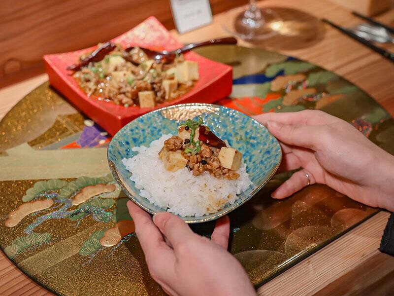 竹北裏月·晴酒新體驗:日式靜謐環境中品味中式料理。