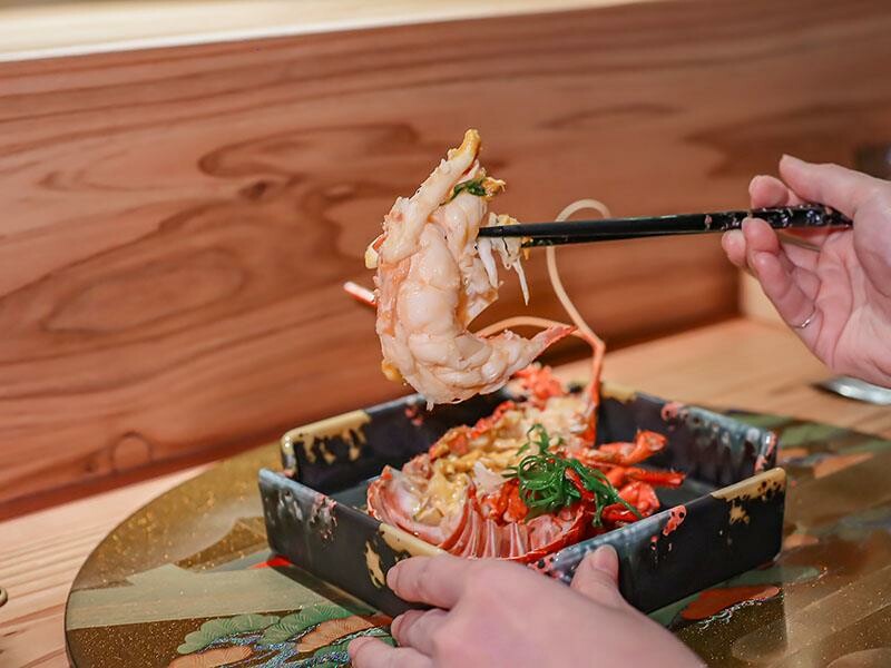 竹北裏月·晴酒新體驗:日式靜謐環境中品味中式料理。