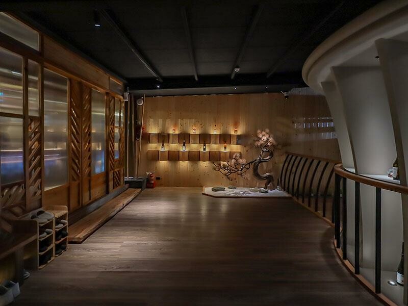 竹北裏月·晴酒新體驗:日式靜謐環境中品味中式料理。