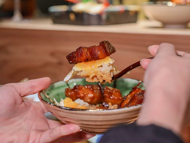 竹北裏月·晴酒新體驗:日式靜謐環境中品味中式料理。