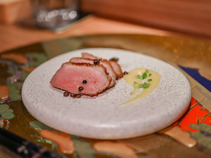 竹北裏月·晴酒新體驗:日式靜謐環境中品味中式料理。