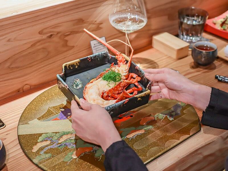 竹北裏月·晴酒新體驗:日式靜謐環境中品味中式料理。