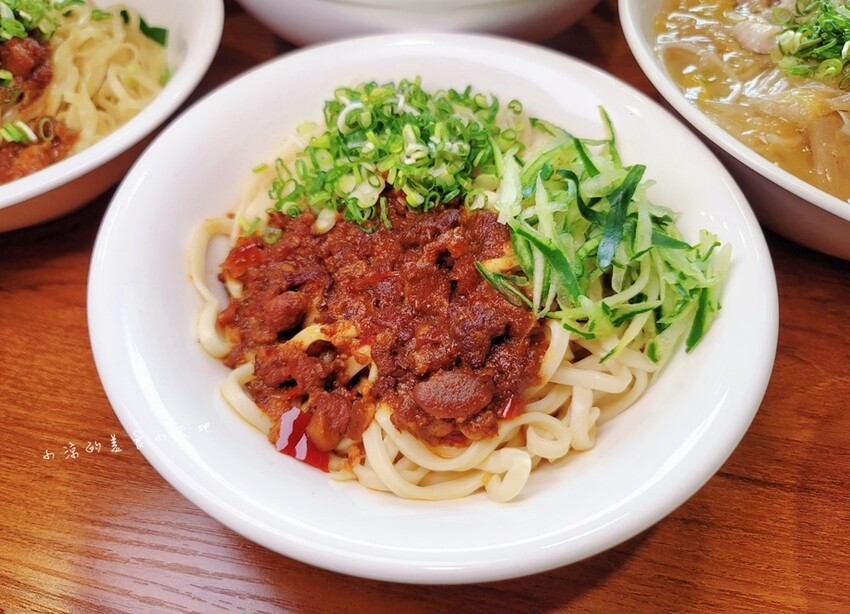台中五權路上文青溫馨麵店|呷麵、呷飯、切滷味,用料實在CP值高的好吃麵店!
