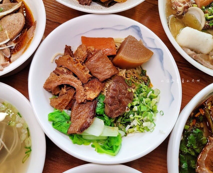 台中五權路上文青溫馨麵店|呷麵、呷飯、切滷味,用料實在CP值高的好吃麵店!