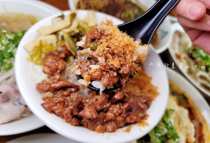 台中五權路上文青溫馨麵店|呷麵、呷飯、切滷味,用料實在CP值高的好吃麵店!