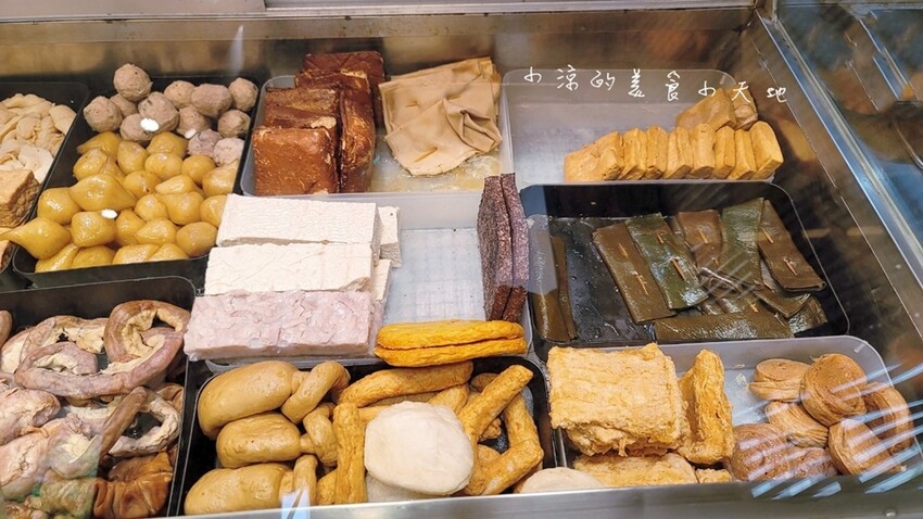 台中五權路上文青溫馨麵店|呷麵、呷飯、切滷味,用料實在CP值高的好吃麵店!