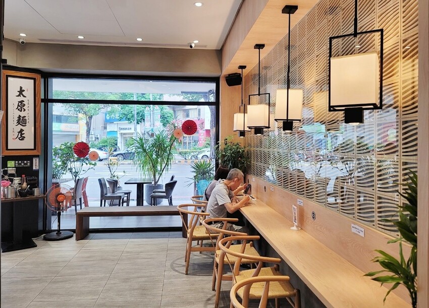 台中五權路上文青溫馨麵店|呷麵、呷飯、切滷味,用料實在CP值高的好吃麵店!