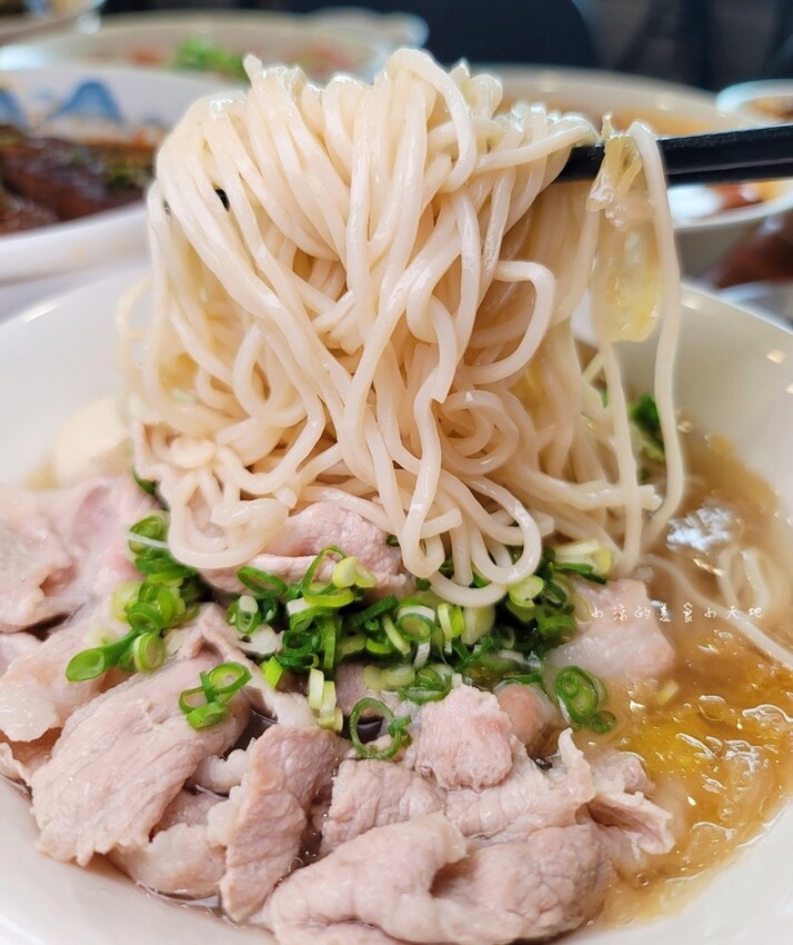 台中五權路上文青溫馨麵店|呷麵、呷飯、切滷味,用料實在CP值高的好吃麵店!