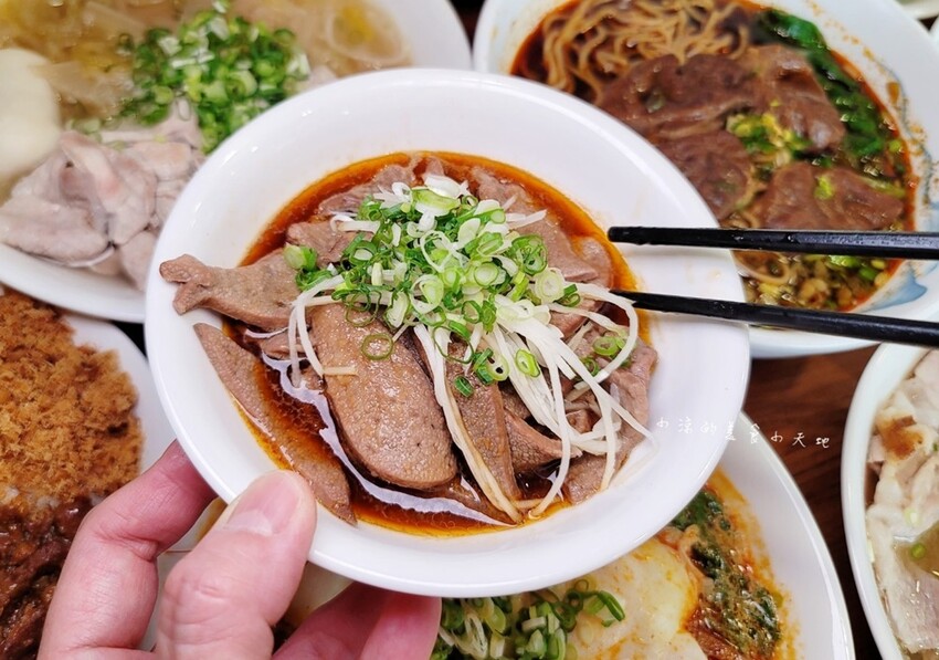 台中五權路上文青溫馨麵店|呷麵、呷飯、切滷味,用料實在CP值高的好吃麵店!