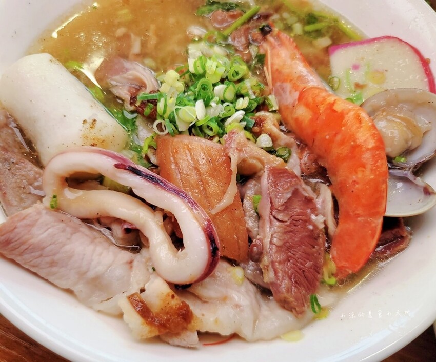 台中五權路上文青溫馨麵店|呷麵、呷飯、切滷味,用料實在CP值高的好吃麵店!